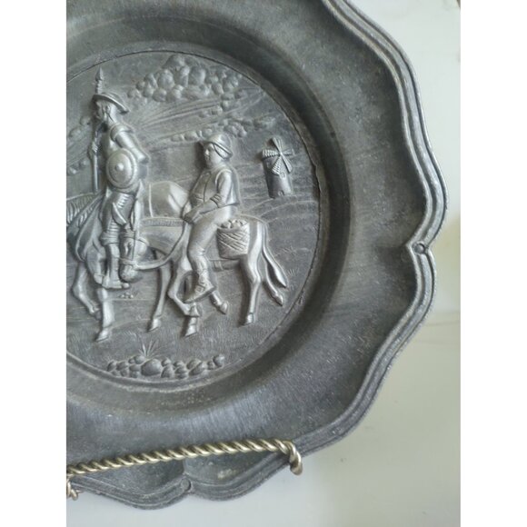 Vintage Pewter Hanging Plate Don Quijote and Sancho Panza 1960's 8 3/4" - Picture 4 of 8
